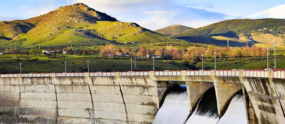 Hungry-Horse-Dam-in-Montana-1