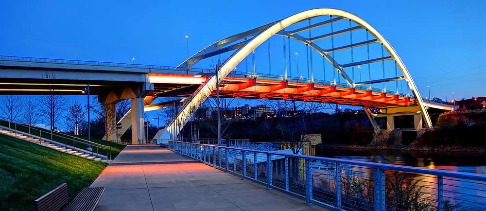 John-Seigenthaler-Pedestrian-Bridge-in-Nashville-Tennessee-1