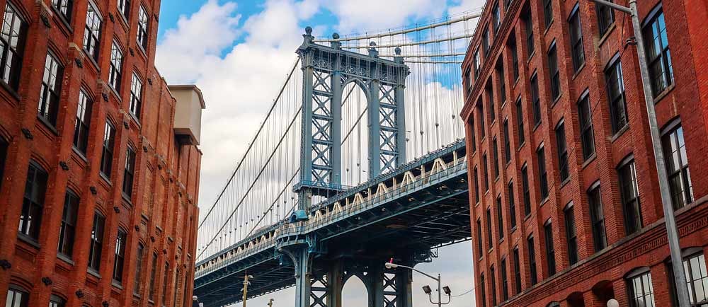 Manhattan-Bridge-in-New-York-New-York-r1-1