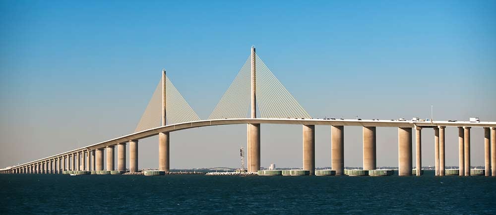 Sunshine-Skyway-Bridge-in-Petersburg-Florida