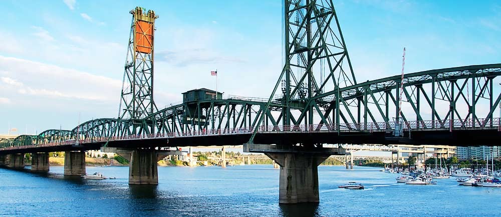 The-Hawthorn-Bridge-in-Portland-Oregon-1